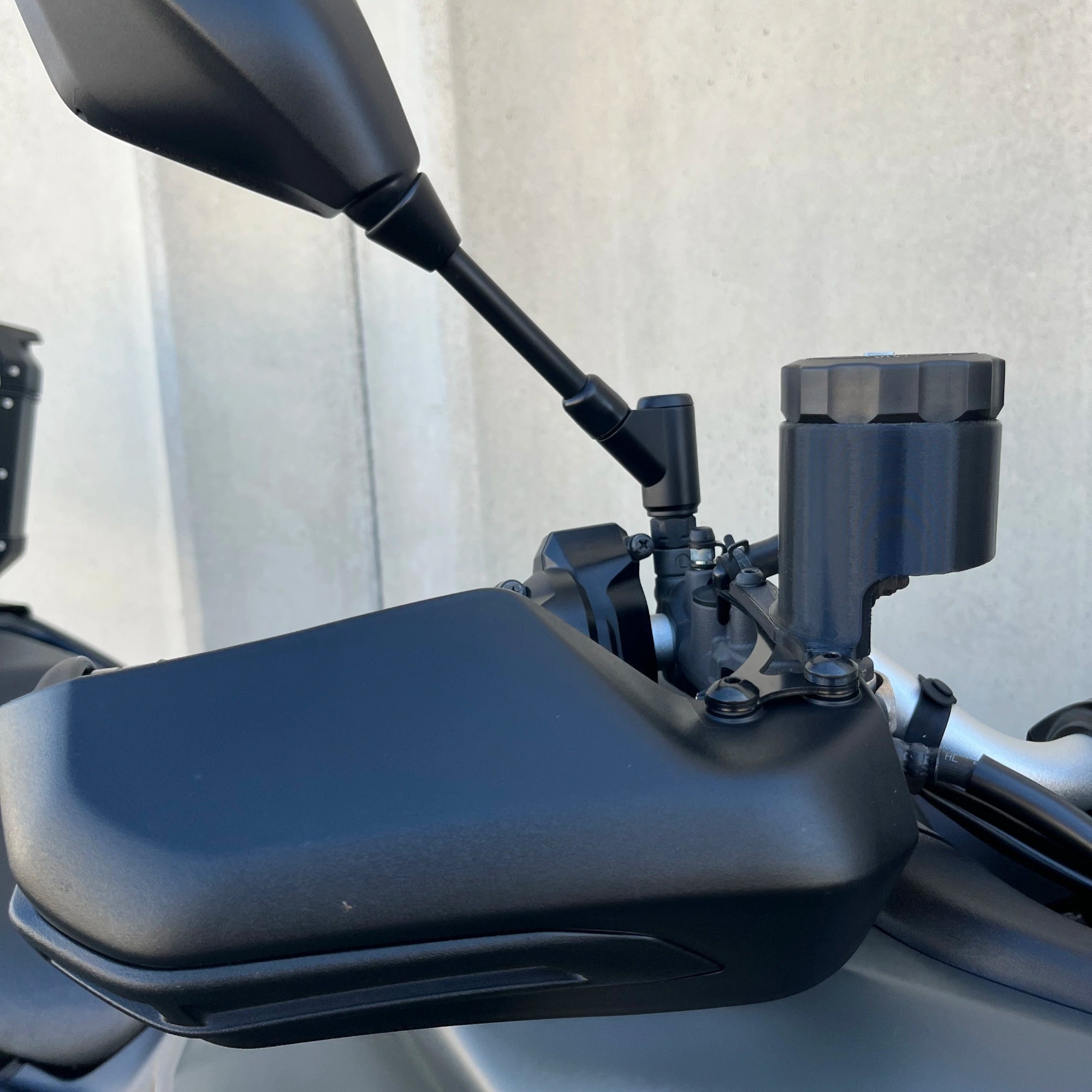 Protezione vaschetta olio freni anteriore YAMAHA Tracer 9 modello dal 2021 al 2024